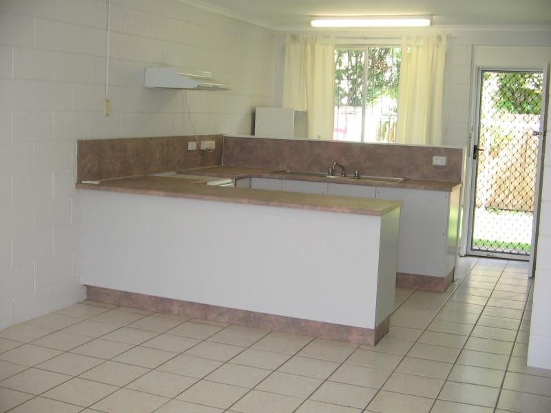 2/32 Albury Street, Pimlico QLD 4812