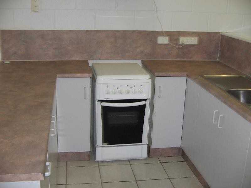 2/32 Albury Street, Pimlico QLD 4812