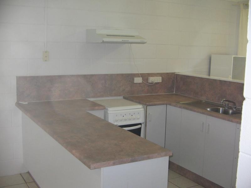 2/32 Albury Street, Pimlico QLD 4812