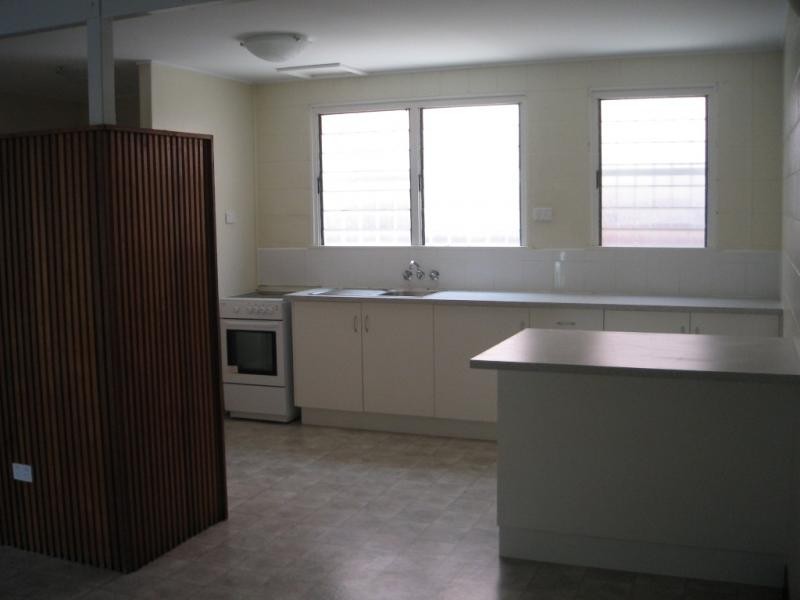 2/201 Kings Road, Pimlico QLD 4812