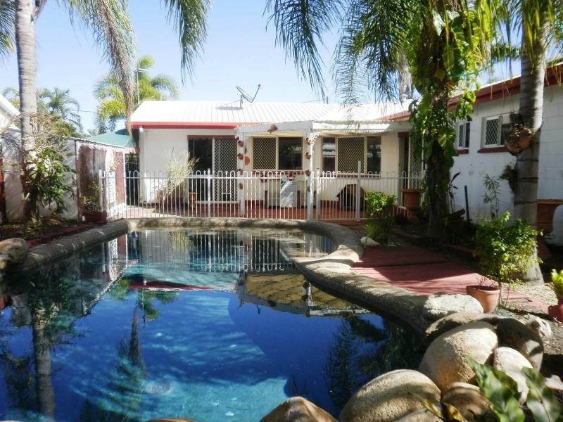 1 Jeannie Court, Rasmussen QLD 4815