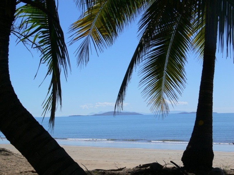 67 Cay Street, Saunders Beach QLD 4818