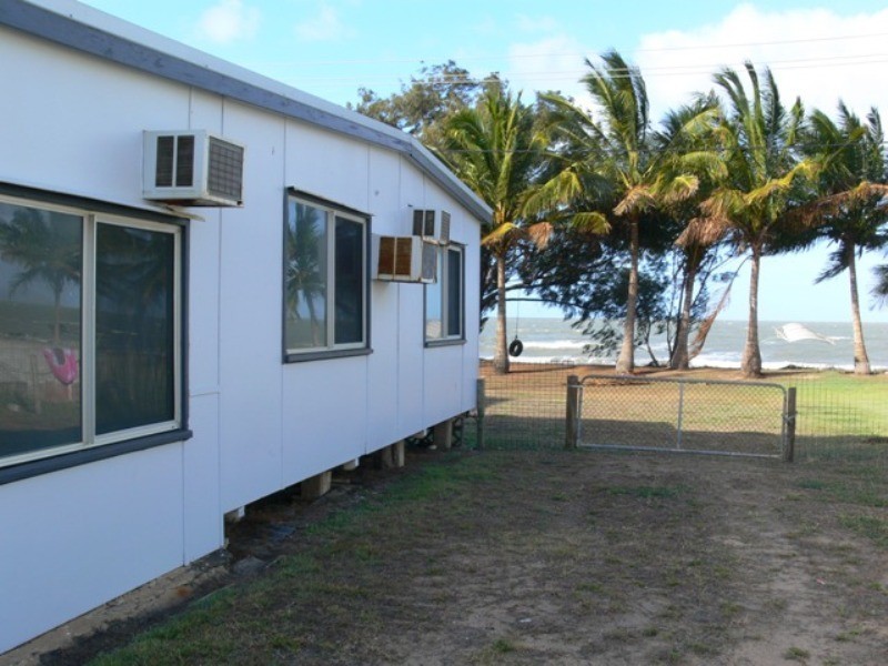67 Cay Street, Saunders Beach QLD 4818