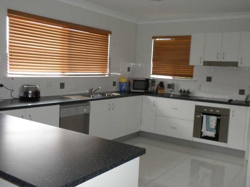 2 Dungurra Place, Bushland Beach QLD 4818