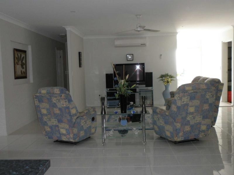 2 Dungurra Place, Bushland Beach QLD 4818