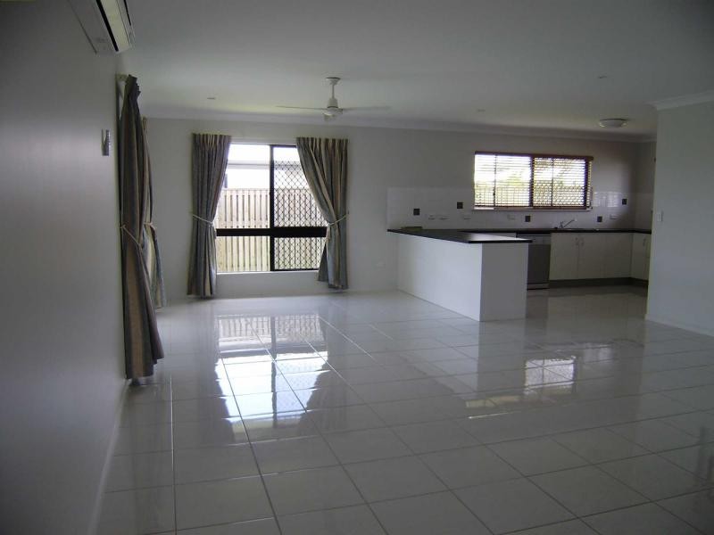 2 Dungurra Place, Bushland Beach QLD 4818