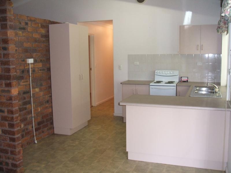 19 Leila Avenue, Rasmussen QLD 4815