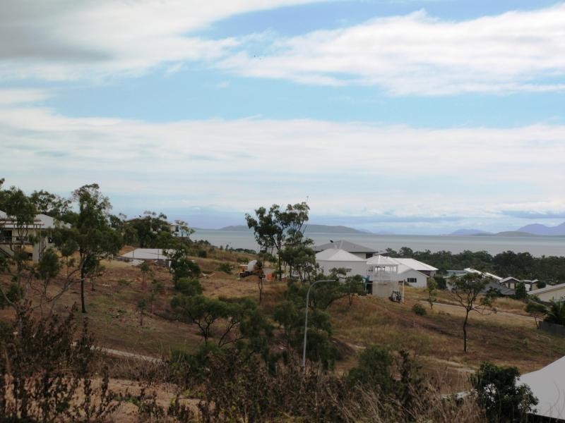 2 Gemma Court, Bushland Beach QLD 4818