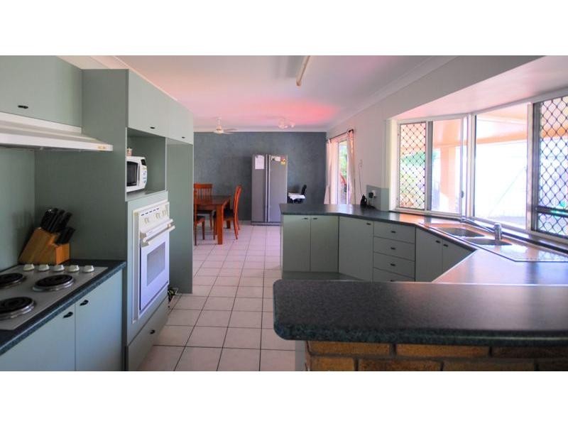 25 Chiquita Avenue, Rasmussen QLD 4815