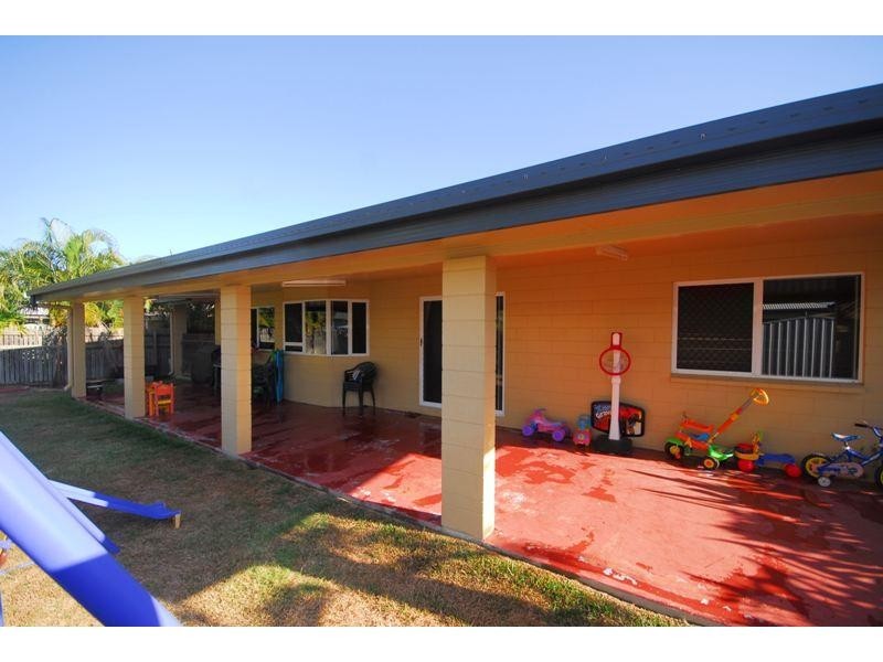 25 Chiquita Avenue, Rasmussen QLD 4815