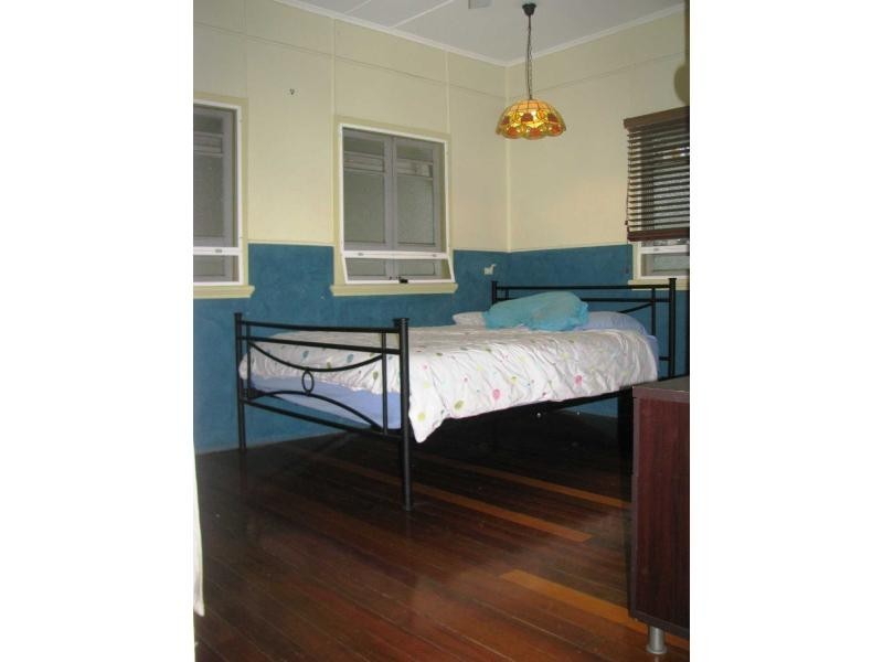 25 Bell Street, South Townsville QLD 4810