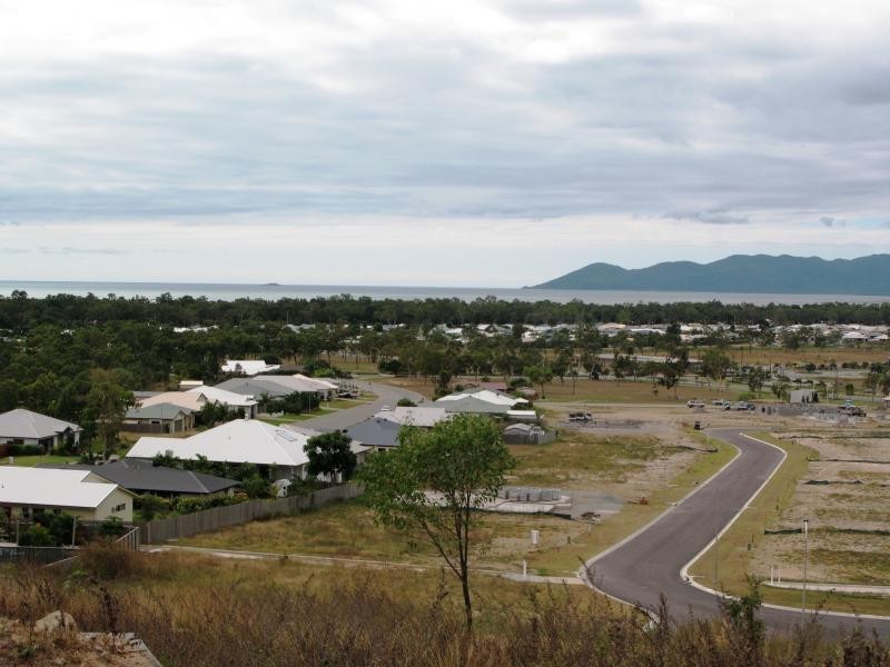 2 Gemma Court, Townsville City QLD 4810