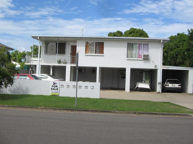 2/32 Albury Street, Pimlico QLD 4812