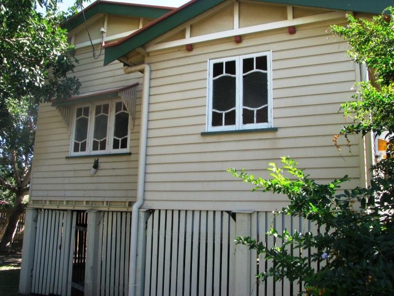 108 Railway Avenue, Railway Estate QLD 4810