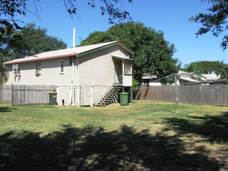 108 Railway Avenue, Railway Estate QLD 4810