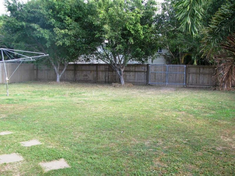 108 Railway Avenue, Railway Estate QLD 4810