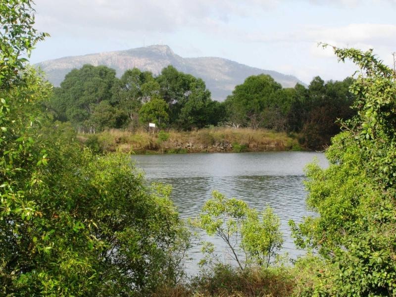 108 Railway Avenue, Railway Estate QLD 4810