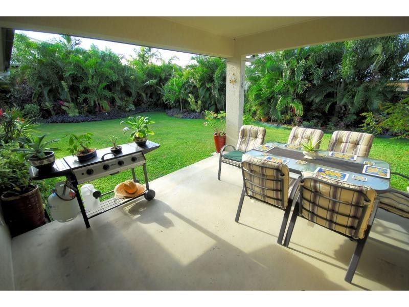 13 Ugarte Street, Bushland Beach QLD 4818