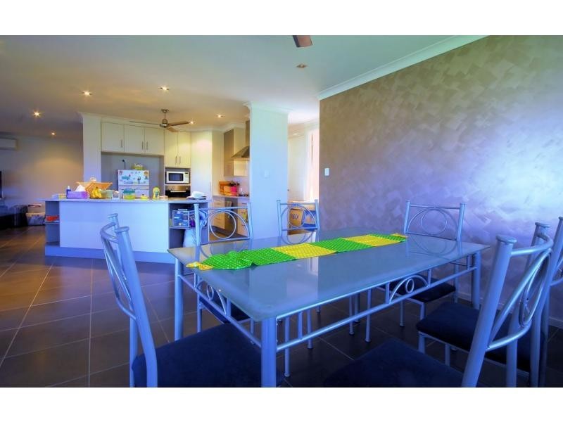 40 Hillock Crescent, Bushland Beach QLD 4818