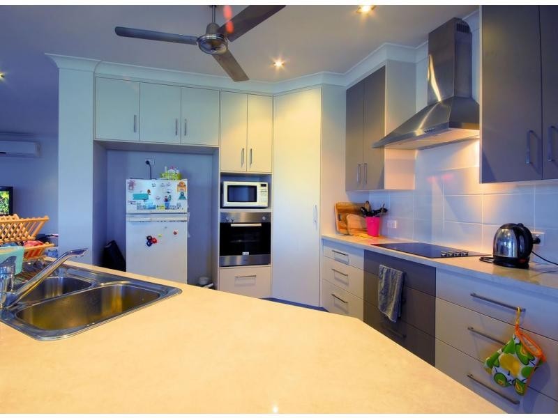 40 Hillock Crescent, Bushland Beach QLD 4818