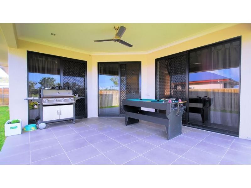 40 Hillock Crescent, Bushland Beach QLD 4818