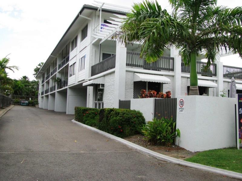 2/98 The Strand, North Ward QLD 4810
