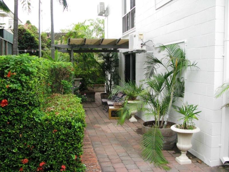 2/98 The Strand, North Ward QLD 4810