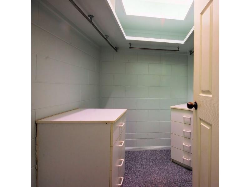 18 Scenic Drive, Mount Louisa QLD 4814