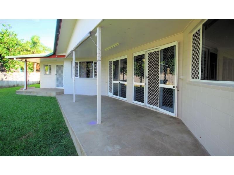 18 Scenic Drive, Mount Louisa QLD 4814