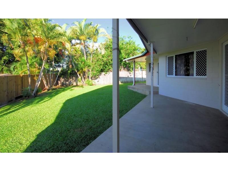 18 Scenic Drive, Mount Louisa QLD 4814