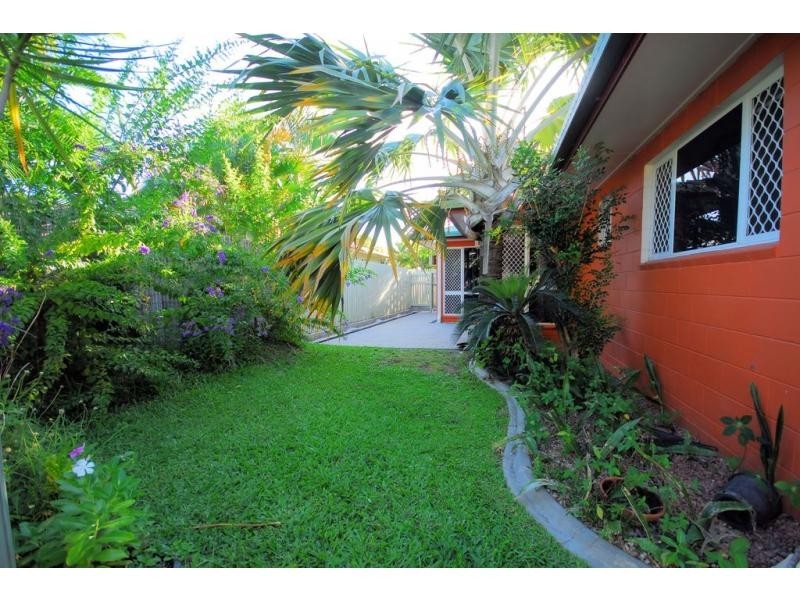 18 Scenic Drive, Mount Louisa QLD 4814