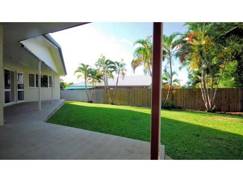 18 Scenic Drive, Mount Louisa QLD 4814