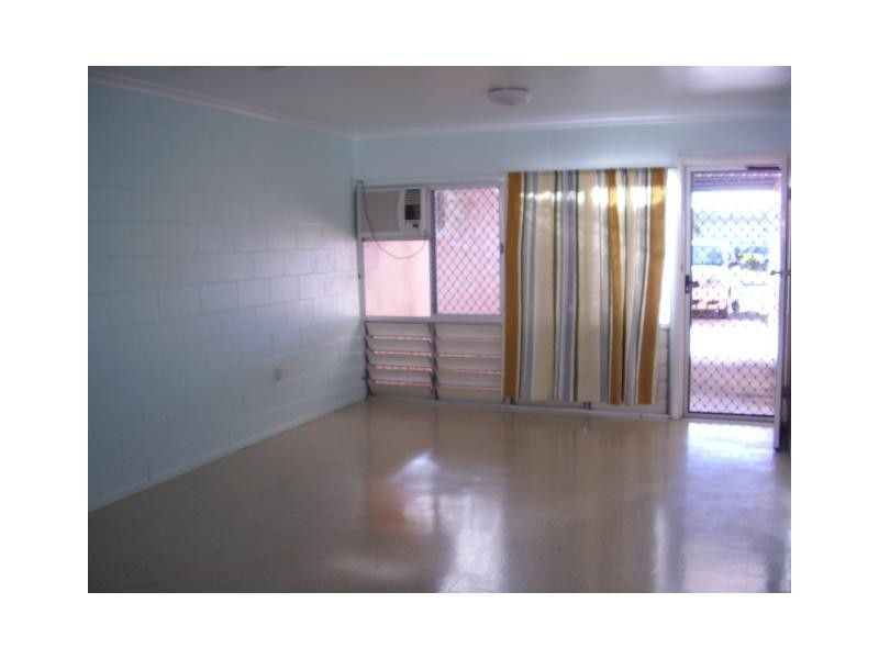 2/23 Carmody Street, Hermit Park QLD 4812