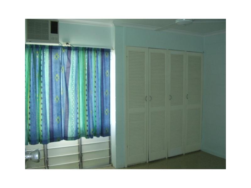 2/23 Carmody Street, Hermit Park QLD 4812