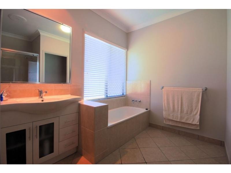 9 Midyim Court, Mount Low QLD 4818