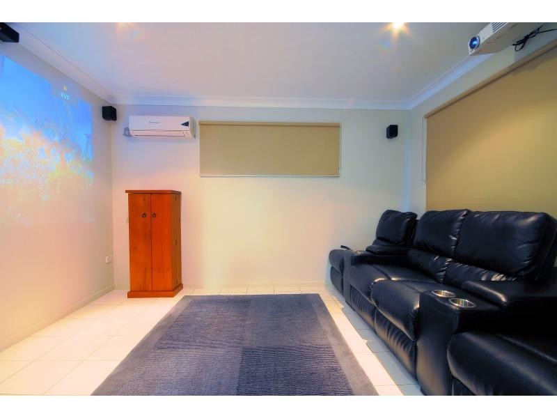 6 Woodrow Circuit, Mount Louisa QLD 4814