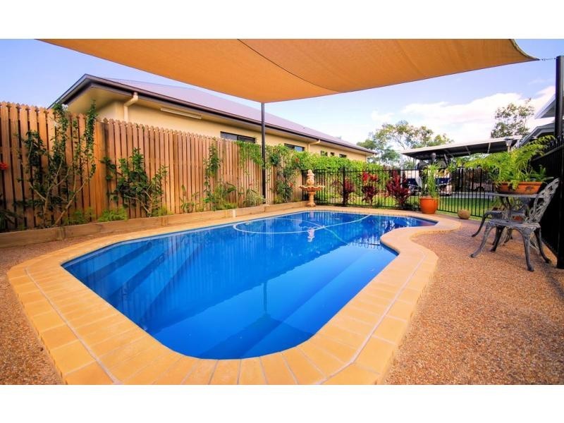 6 Woodrow Circuit, Mount Louisa QLD 4814