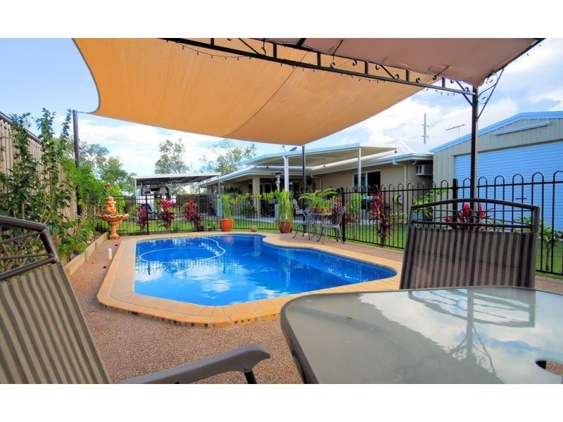 6 Woodrow Circuit, Mount Louisa QLD 4814