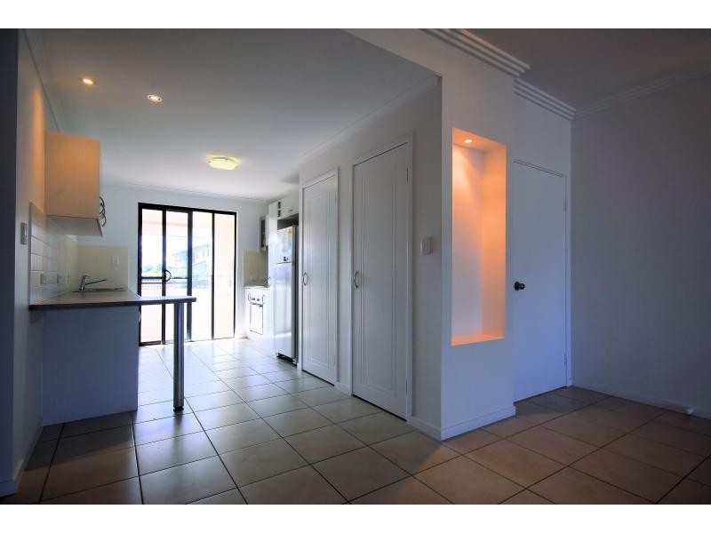 10/6-24 Henry Street, West End QLD 4810