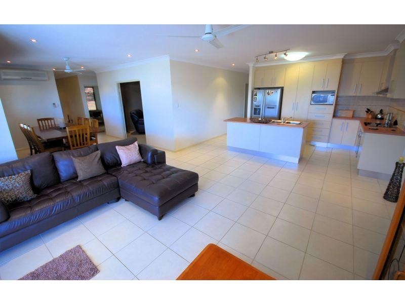 105 Shutehaven Circuit, Bushland Beach QLD 4818