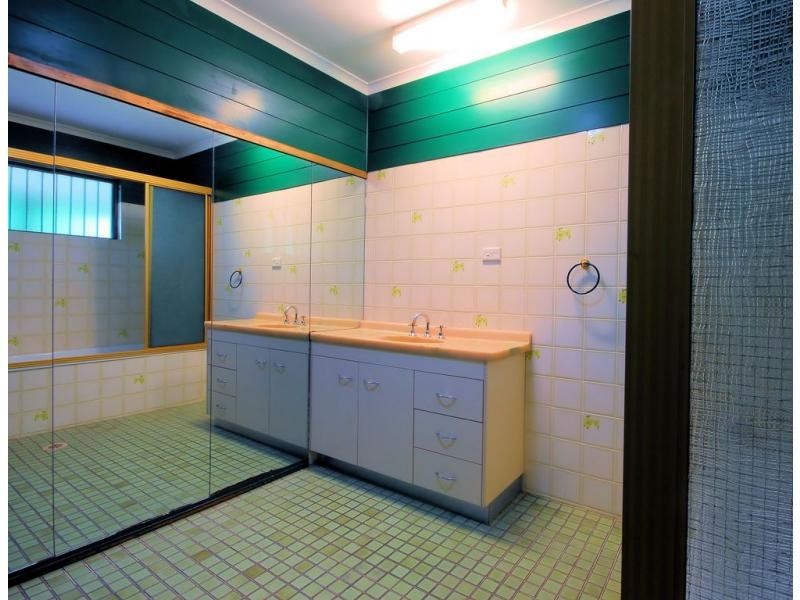 1 Lotus Court, Bushland Beach QLD 4818