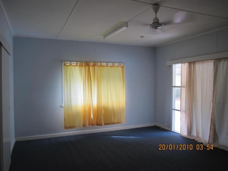 13 Halloran Street, Hermit Park QLD 4812