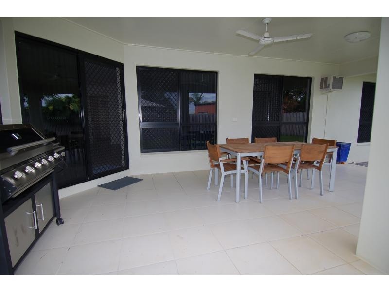 20 Donostia Crescent, Bushland Beach QLD 4818