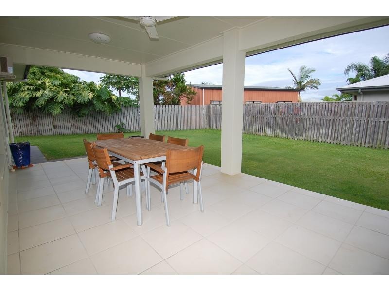 20 Donostia Crescent, Bushland Beach QLD 4818