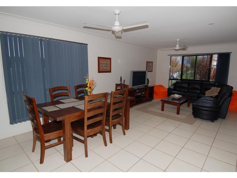 20 Donostia Crescent, Bushland Beach QLD 4818