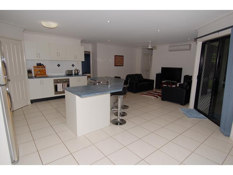 20 Donostia Crescent, Bushland Beach QLD 4818