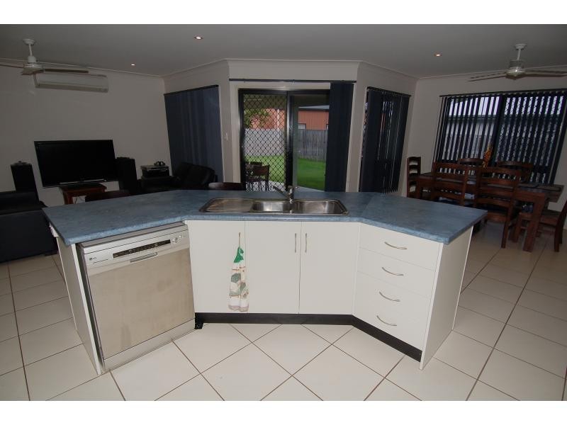 20 Donostia Crescent, Bushland Beach QLD 4818