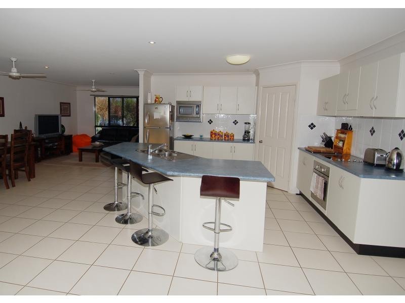 20 Donostia Crescent, Bushland Beach QLD 4818