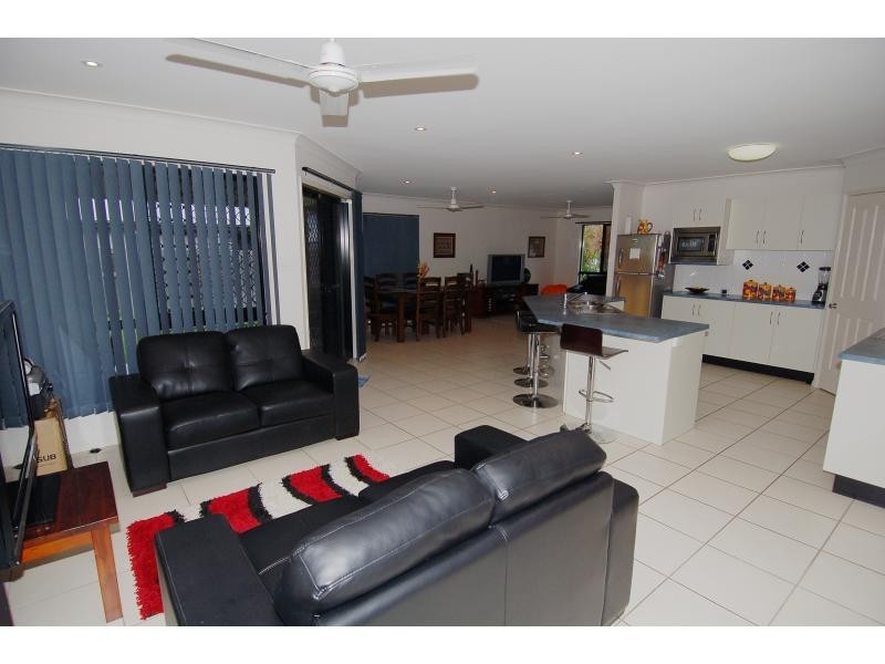 20 Donostia Crescent, Bushland Beach QLD 4818