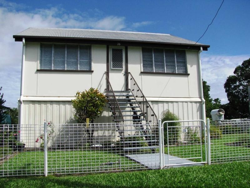 28 Clarendon Street, Hyde Park QLD 4812